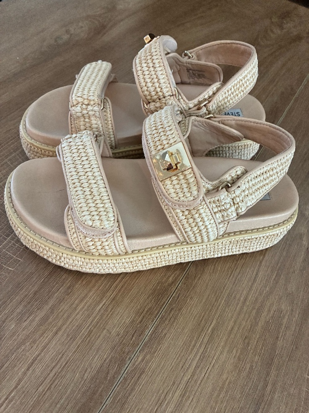 Steve Madden Size 8 Raffia Woven Platform Sandals Cream Gold